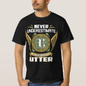 Never Underestimate The Power Of A Utter Tシャツ (正面)