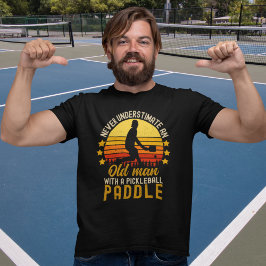Never Understimate an Old Man With a Pickleball  Tシャツ