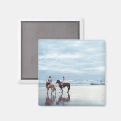 NewのParkiriビーチで馬に乗るカップル マグネット (正面/裏面)