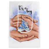 New Baby Announcement – Parents Holding Baby 👣 ミディアムペーパーバッグ (裏面)