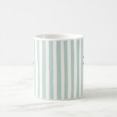 New Baby's Grandma Custom Name Sage Green Stripes コーヒーマグカップ (中央)