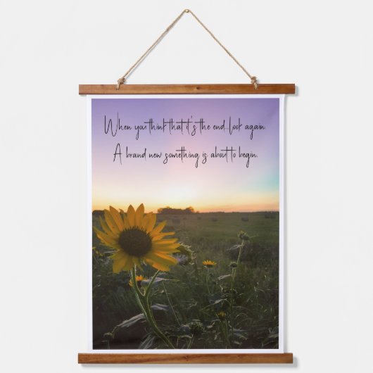 New Beginnings 吊り下げ型タペストリー (正面)