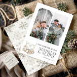 New Chapter 結婚した Winter Snowflake 2メリー Photo シーズンカード<br><div class="desc">保シンプルはこの&ホリデーカー結婚したドでメリーも意味がある。2枚の大きな写真を取り揃え、このレイアウトはお気に入りのあなたの写真や結婚婚約ポートレートをスポットライトに当てる。「新しい章が始まる」というメッセージは居心地の良いお洒落イラストレーションでアクセントを付け、このカードを心温まスタイリッシュりに作る。💍初めてのクリスマスをマークする新婚に理想的📸きれいな声明のための2つの写真のレイアウト🖌️手はっきりしたの冬のイラストレーション✨友人と家族のための永遠の記念品Anastasia Surridge著作権所有。</div>