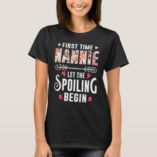 New Grandma First Time Nannie Let The Spoiling Beg Tシャツ (正面)