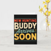 New Hunting Buddy Coming Soon Funny Pregnancy Anno カード (黄色い花)