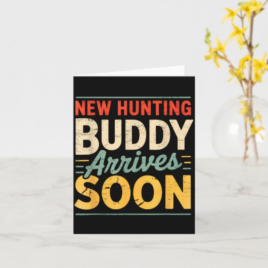 New Hunting Buddy Coming Soon Funny Pregnancy Anno カード (黄色い花)