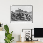 New Immigrants Landing at Ellis Island New York ポスター (ホームオフィス)