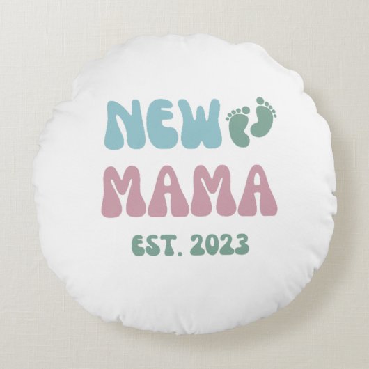 New Mama Est 2023 – 枕16x16 ラウンドクッション (正面)