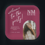 New Mexico State University Graduation ペーパープレート<br><div class="desc">It is officially time to turn that tassel and celebrate your monumental academic achievement with this official New Mexico State University graduation product! You have completely crushed those rigorous courses, conquered your late-night study sessions, and earned every single bit of this major Aggies spotlight. Whether you are a proud new...</div>