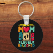 New Mom Level Unlocked Gamer Valentine's  キーホルダー (正面)