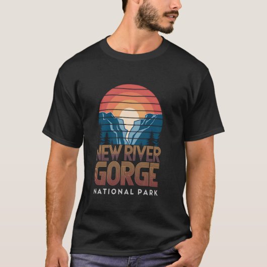 NEW RIVER GORGE国立公園のハイキング Tシャツ (正面)