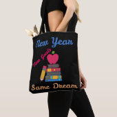 NEW YEAR NEW GOALS SAME DREAM BACK TO SCHOOL トートバッグ (クローズアップ)