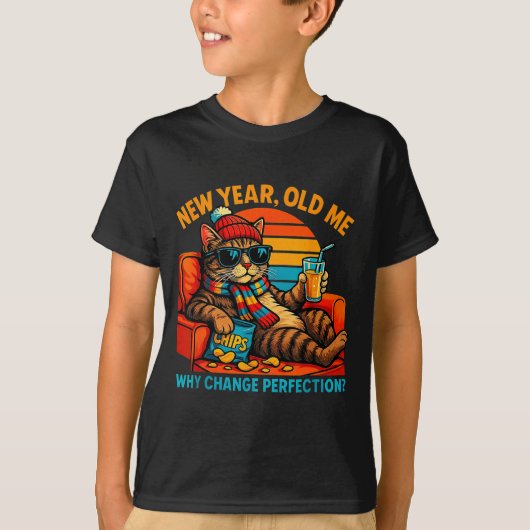 New Year Old Me Funny Cat Retro Lazy Meme Gift  Tシャツ (正面)