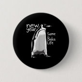 New Year Same Baka Life Penguin Funny Joke Sarcast 缶バッジ (正面)