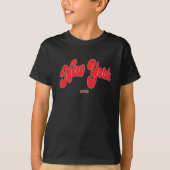 New-York 1898 Red Logo Typography Black  Tシャツ (正面)