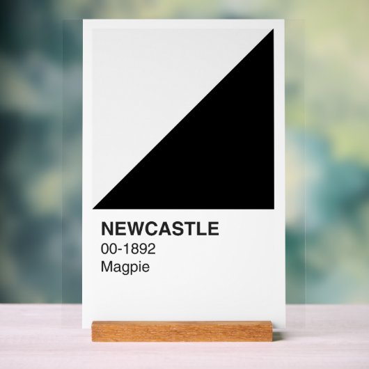 Newcastle Magpie – 白い背景 アクリルサイン (ニュートラル)