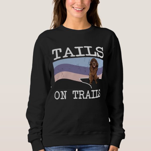 Newfoundland Tails On Trails  Dog Hiking スウェットシャツ (正面)