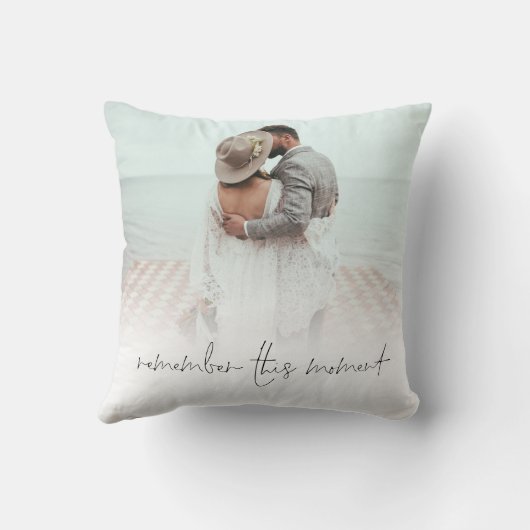 Newlywedsこの瞬間を思い出すフォトオーバーレイ クッション (裏面)