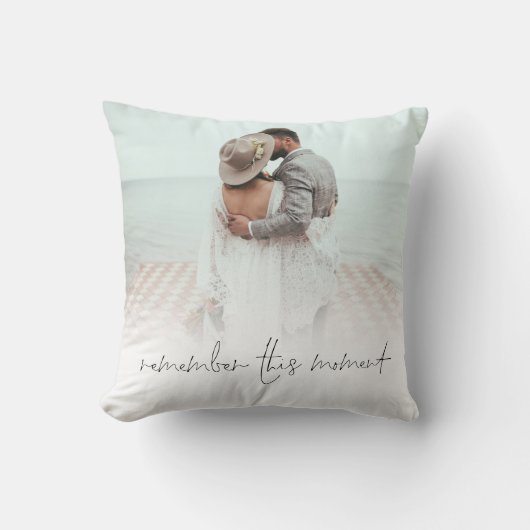 Newlywedsこの瞬間を思い出すフォトオーバーレイ クッション (正面)