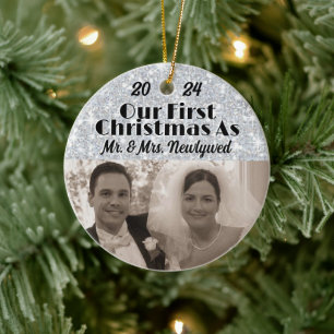 Newlywedsの初めてのクリスマスが写真をパーソナライズ セラミックオーナメント