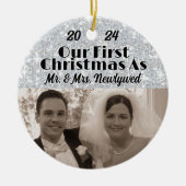 Newlywedsの初めてのクリスマスが写真をパーソナライズ セラミックオーナメント (正面)