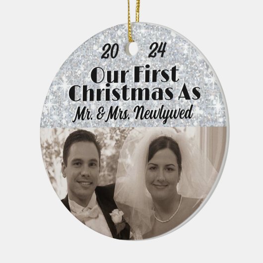 Newlywedsの初めてのクリスマスが写真をパーソナライズ セラミックオーナメント (左)