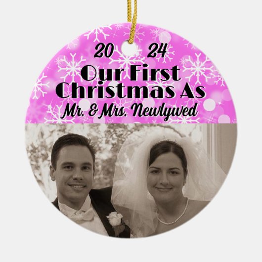 Newlywedsの初めてのクリスマスが写真をパーソナライズ セラミックオーナメント (正面)