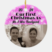 Newlywedsの初めてのクリスマスが写真をパーソナライズ セラミックオーナメント (裏面)
