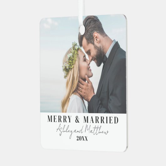 Newlywedsメリーの結婚したクリスマス写真 メタルオーナメント (正面左)