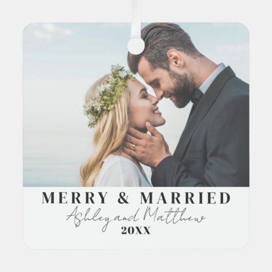 Newlywedsメリーの結婚したクリスマス写真 メタルオーナメント (正面)