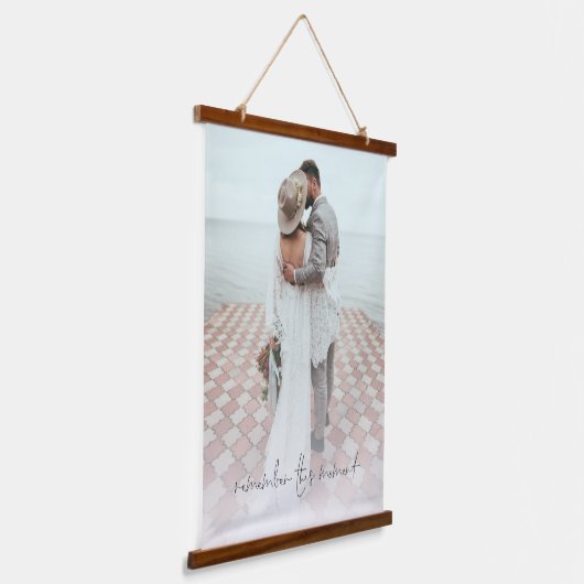 Newlyweds写真この瞬間を思い出結婚す 吊り下げ型タペストリー (傾斜あり)