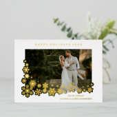 Newlyweds First Christmas Snowflakes Frame Photo 箔シーズンカード (立ち正面)