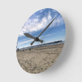 Newport Pier、Newportビーチ、カリフォルニア ラウンド壁時計 (傾斜)