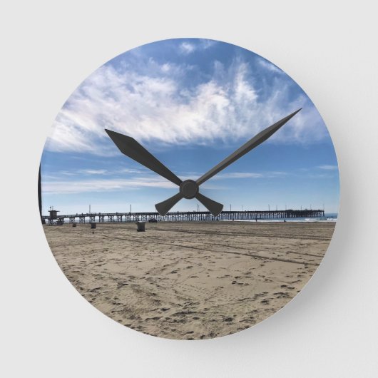 Newport Pier、Newportビーチ、カリフォルニア ラウンド壁時計 (正面)