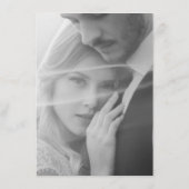 Newsletter Black Dark ModeフォトウェディングRSVP エンクロージャーカード (裏面)