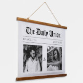 Newspaper Article Wedding 吊り下げ型タペストリー (傾斜あり)