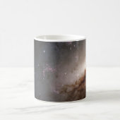 Ngc 4258強烈な星形成を受けている。 コーヒーマグカップ (中央)