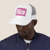 Nice Pink Box Typography Trucker Hat キャップ (インサイチュ)