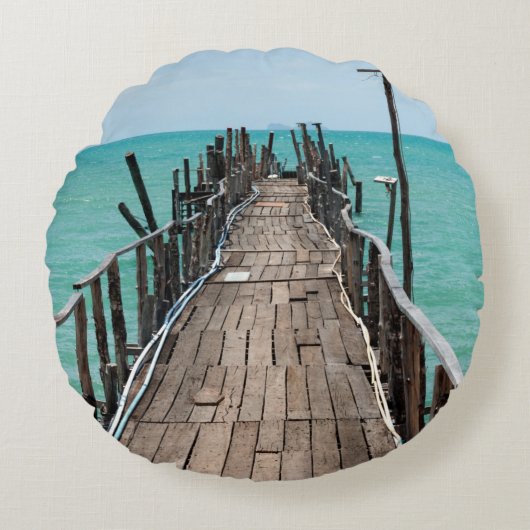 Nice wooden bridge with blue sea background at Sam ラウンドクッション (正面)