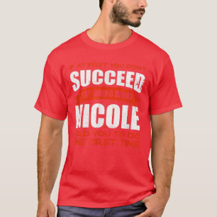 Nicoleが言ったことを実行する友人の名前Buddy N Tシャツ