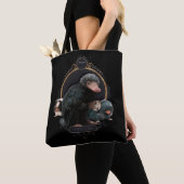 NIFFLER™sアールヌーボーポートレート トートバッグ (クローズアップ)