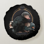 NIFFLER™sアールヌーボーポートレート ラウンドクッション (裏面)