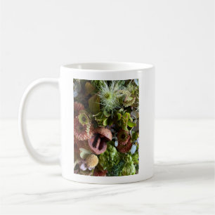 Nigella, Chrysanthemum, and Berries Floral Design コーヒーマグカップ
