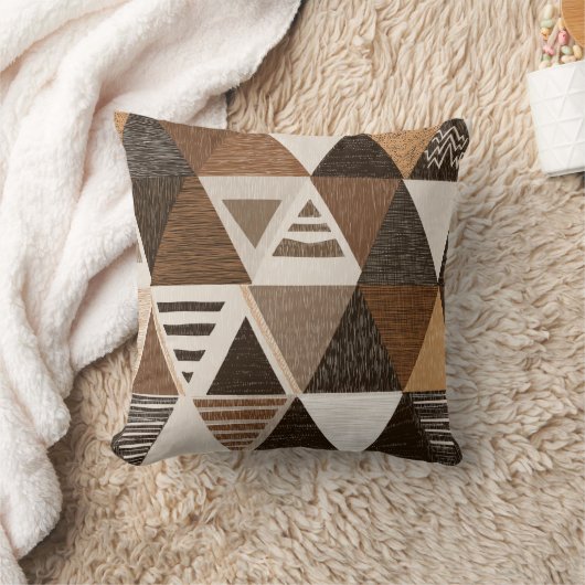 Nigerian patterns on a triangles background クッション (ブランケット)