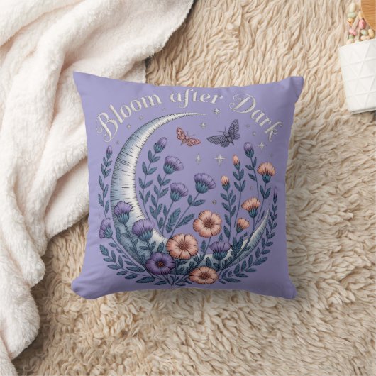 Night Garden Faux Embroidered Moon with Moths クッション (ブランケット)