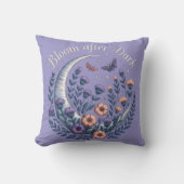Night Garden Faux Embroidered Moon with Moths クッション (正面)
