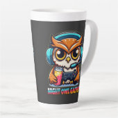 Night Owl Gamer Mascot Fun Gaming Illustration カフェラテマグ (右アングル)