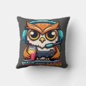 Night Owl Gamer Mascot Fun Gaming Illustration クッション (裏面)