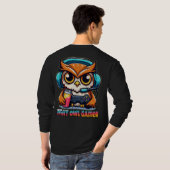 Night Owl Gamer Mascot Fun Gaming Illustration Tシャツ (裏面フル)