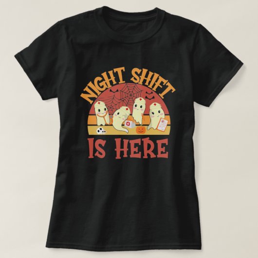 Night Shift is Here, Funny Halloween Nurse Doctor  Tシャツ (デザイン正面)
